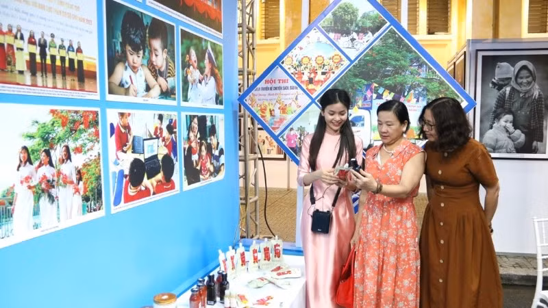 Các tỉnh, thành phố tham gia Ngày hội sẽ giới thiệu hình ảnh, tư liệu phản ánh sinh động đời sống gia đình. (Ảnh: Ban tổ chức) img-1648-8809.jpg