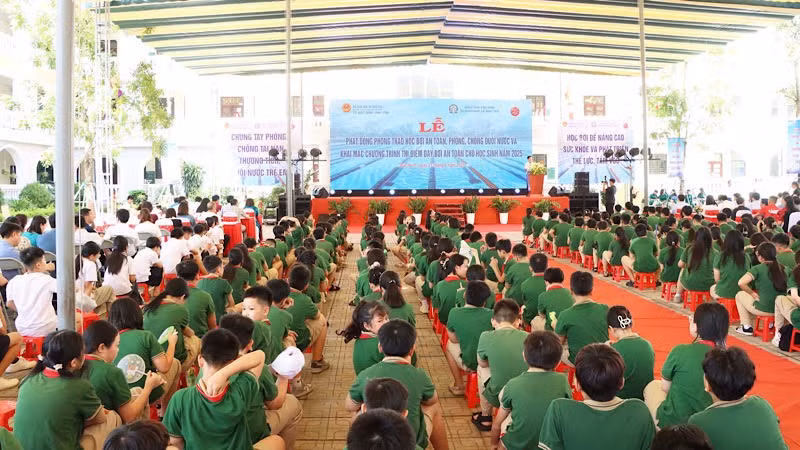 Quang cảnh lễ phát động.