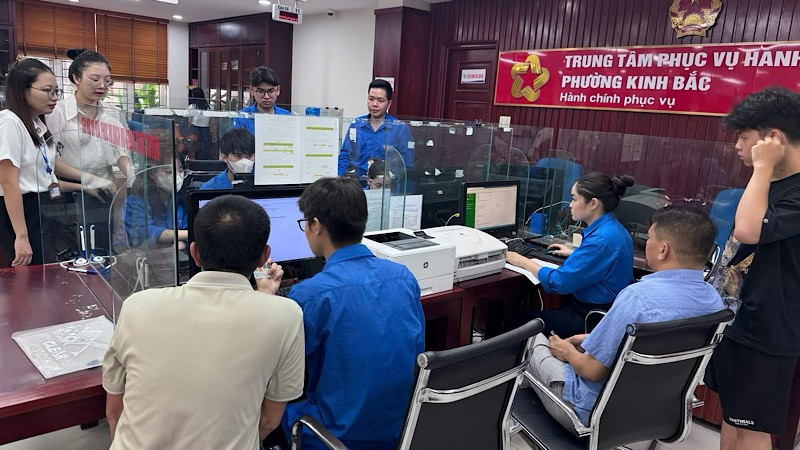 Hướng dẫn, hỗ trợ người dân kê khai hồ sơ trực tuyến. img-2025-07-07-162111.jpg