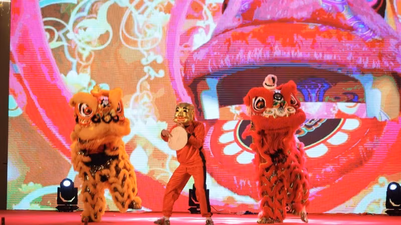 Tiết mục múa lân sư khai mạc Lễ hội Trung thu 2025. (Ảnh: T.L)