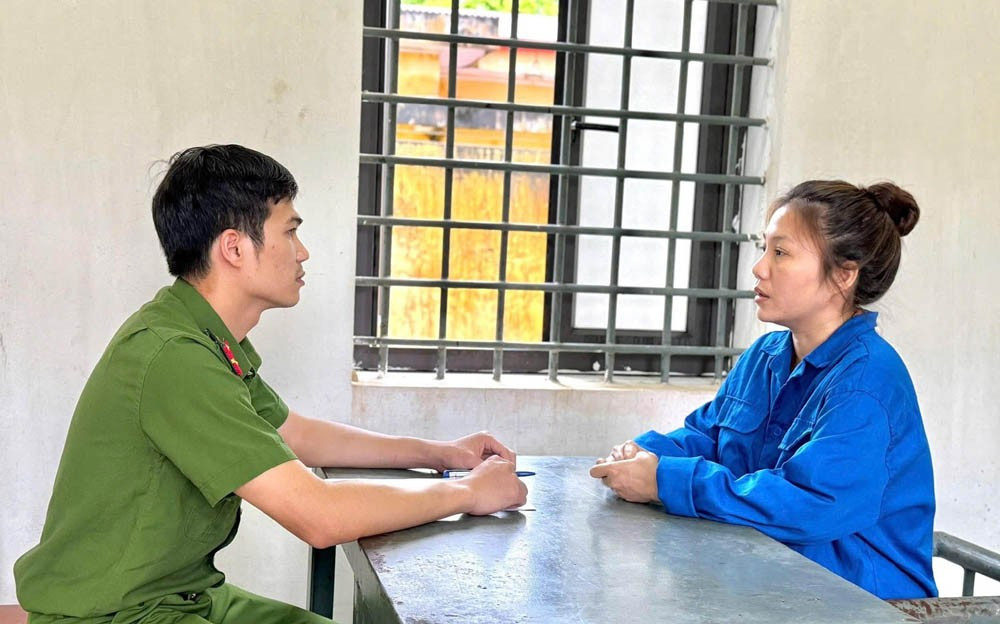 Cơ quan điều tra lấy lời khai của đối tượng Trịnh Thị Thu Uyên. 30.jpg