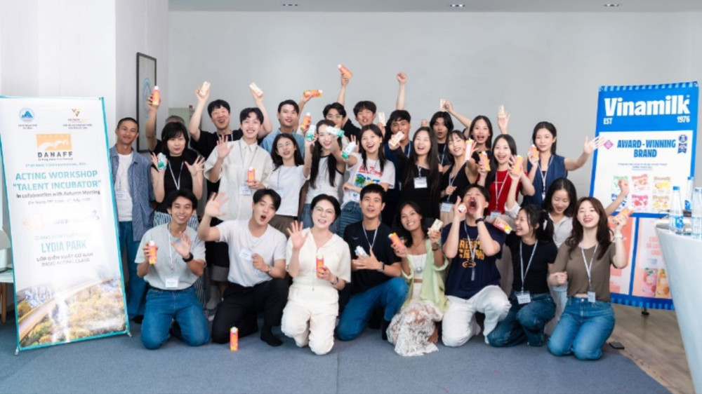 Các diễn viên trẻ Việt Nam và Hàn Quốc được lựa chọn tham gia Workshop “Ươm mầm tài năng”. (Ảnh: THÀNH HUY) anh-31-2196-5487.jpg