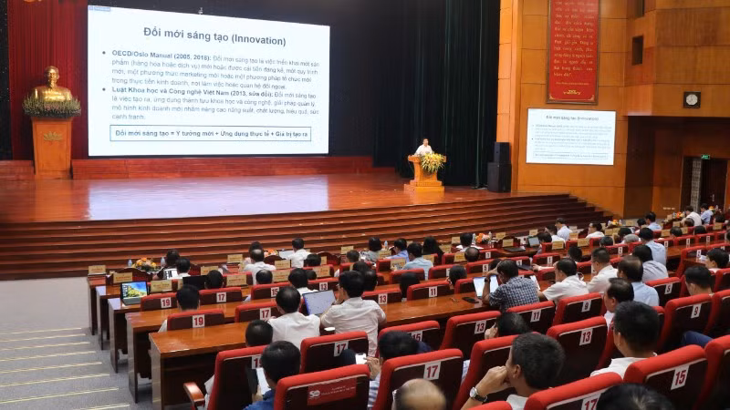 Quang cảnh tại điểm cầu trực tiếp của tỉnh.
