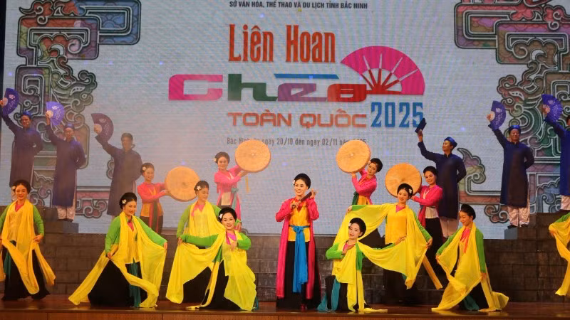 Văn nghệ chào mừng liên hoan Chèo toàn quốc 2025.