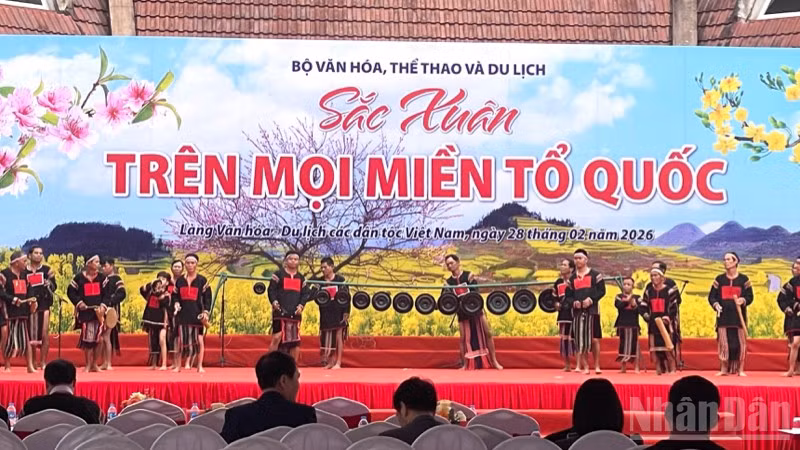 Khai mạc Ngày hội “Sắc xuân trên mọi miền Tổ quốc”.