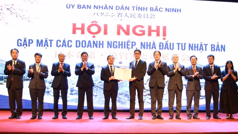 trao-giay-chung-nhan-5558.jpg