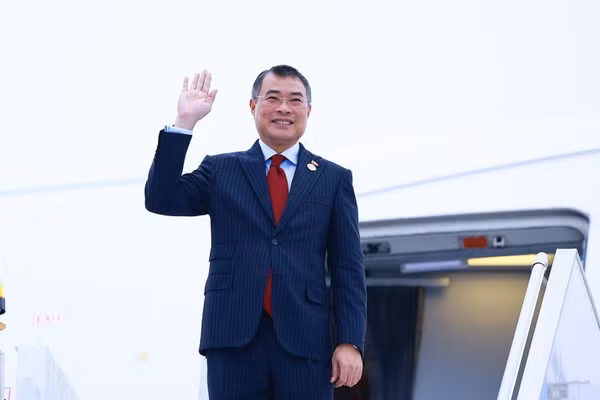 Thủ tướng Lê Minh Hưng kết thúc chuyến tham dự Hội nghị Cấp cao Kỷ niệm 35 năm quan hệ ASEAN-Nga. (Ảnh: Dương Giang/TTXVN)