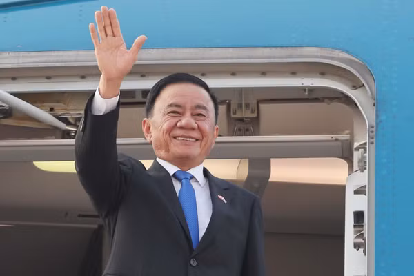 Thường trực Ban Bí thư Trần Cẩm Tú rời Phnom Penh, kết thúc tốt đẹp chuyến thăm Vương quốc Campuchia. (Ảnh: Phương Hoa/TTXVN)