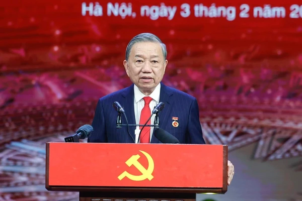 Tổng Bí thư Tô Lâm phát biểu tại Lễ tuyên dương Bí thư chi bộ xuất sắc và trao giải Búa liềm vàng. (Ảnh: Phương Hoa/TTXVN)