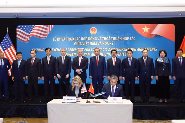 Vietnam Airlines đã ký hợp đồng mua 50 tàu bay thân hẹp Boeing 737-8 trị giá lên đến 8,1 tỷ USD tại Washington, D.C. (Hoa Kỳ), dưới sự chứng kiến của Tổng Bí thư Tô Lâm và đoàn đại biểu cấp cao.