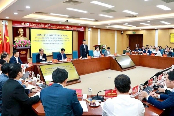 Quang cảnh buổi làm việc.