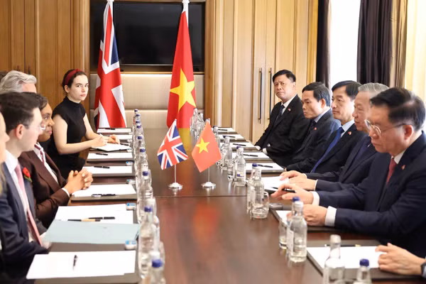 Tổng Bí thư Tô Lâm tiếp Nghị sĩ Kemi Badenoch, Chủ tịch Đảng Bảo thủ của Anh. (Ảnh: Thống Nhất/TTXVN)
