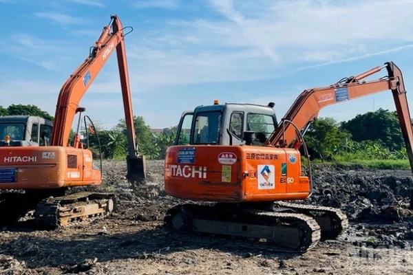 Nhiều thiết bị đang chờ người vận hành, sau Tết Bính Ngọ. 