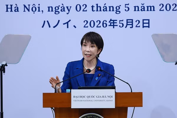 Thủ tướng Nhật Bản Takaichi Sanae phát biểu chính sách tại Đại học Quốc gia Hà Nội. (Ảnh: Dương Giang/TTXVN)