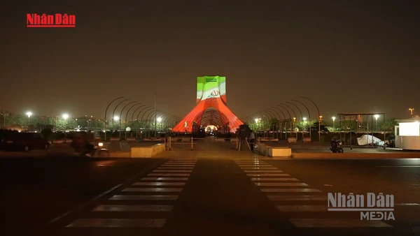 [Video] Iran siết chặt biểu tình, Mỹ điều tàu sân bay tới Trung Đông