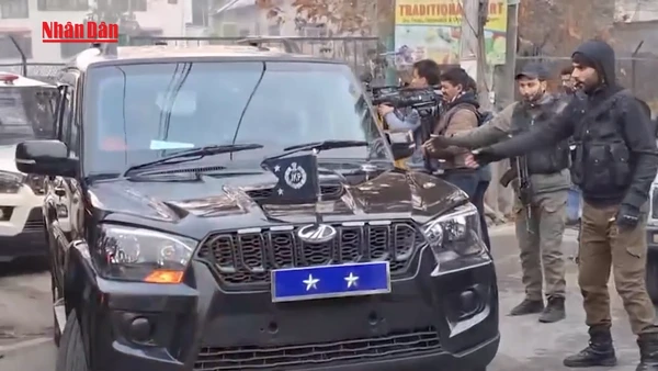 [Video] Đồn cảnh sát ở Kashmir, Ấn Độ phát nổ khiến 41 người thương vong 