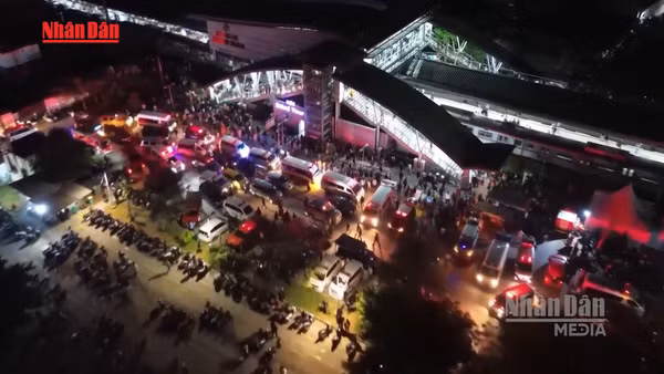 [Video] Indonesia: Hai đoàn tàu va chạm gần Jakarta, ít nhất 14 người thiệt mạng 