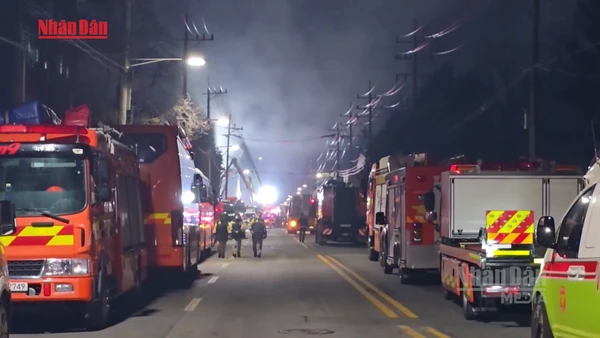 [Video] Cháy nhà máy phụ tùng ô tô tại Hàn Quốc khiến 10 người thiệt mạng 