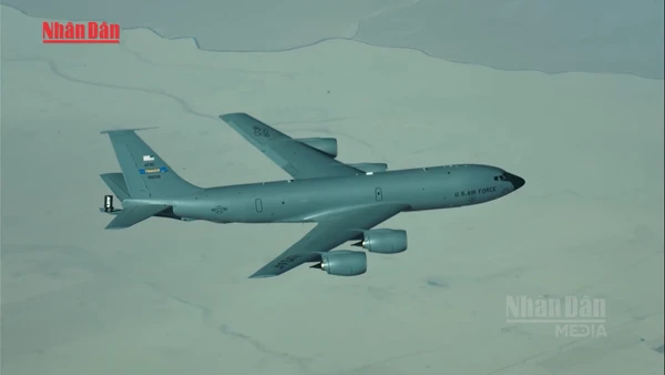 [Video] Iran tập kích căn cứ Mỹ tại Saudi Arabia, 5 máy bay tiếp dầu bị hư hại 