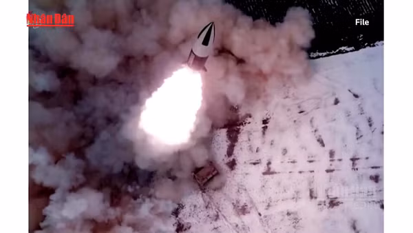 [Video] Triều Tiên thử nghiệm tên lửa gắn đầu đạn chùm 