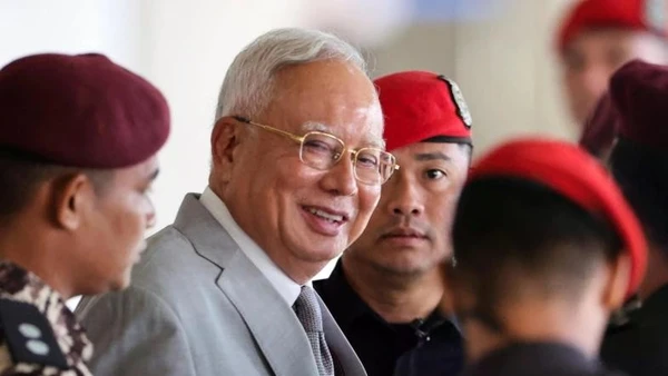 [Video] Malaysia tuyên cựu Thủ tướng tội lạm quyền 