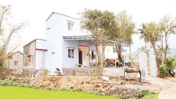 Ngôi nhà mới được tỉnh hỗ trợ xây dựng cho anh Trần Chủ Nghĩa ở thôn Phú Hữu, xã Hòa Thịnh.