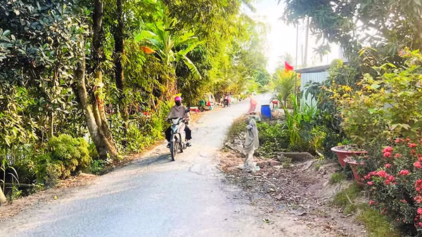 Đoạn đường tại mương cống Sáu Xứng gây nguy hiểm cho người tham gia giao thông.