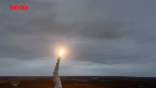 [Video] Triều Tiên thử tên lửa phòng không mới, hé lộ tàu ngầm chiến lược 