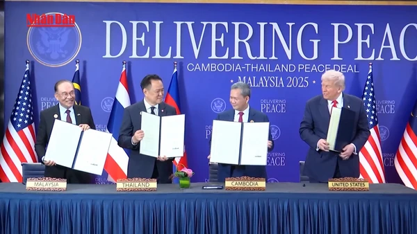 [Video] Thái Lan không kích khu vực biên giới tranh chấp với Campuchia 