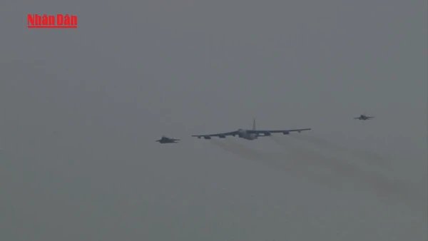 [Video] Mỹ điều máy bay B-52 diễn tập chung với Nhật Bản 