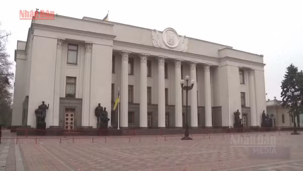 [Video] Mỹ bảo đảm an ninh nếu Ukraine nhượng vùng Donbass cho Nga 