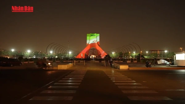 [Video] Iran tạm đóng cửa không phận, Mỹ phòng ngừa bị tấn công 