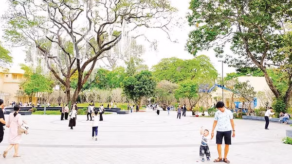 Dự án số 1 Lý Thái Tổ được tháo gỡ và được xây dựng thành công viên phục vụ nhu cầu sinh hoạt công cộng cho người dân thành phố (Ảnh THẾ ANH)