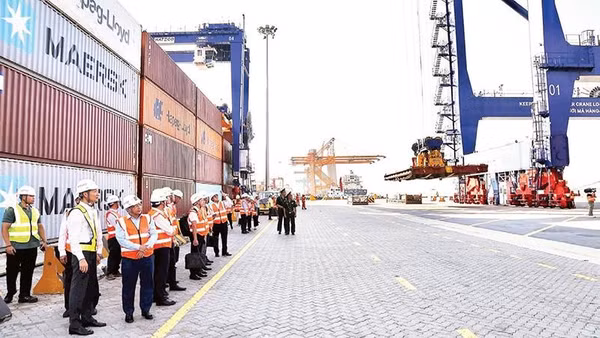 Cảng container quốc tế Hateco Hải Phòng hiện đủ năng lực khai thác tàu siêu lớn đến với Hải Phòng (Ảnh ĐÀM THANH)
