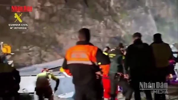 [Video] Số người thiệt mạng trong vụ va chạm tàu cao tốc ở Tây Ban Nha tăng mạnh