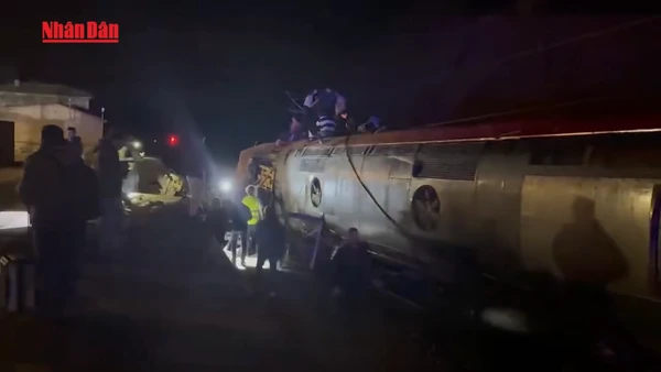 [Video] Tây Ban Nha: Hai tàu cao tốc va chạm khiến ít nhất 21 người thiệt mạng