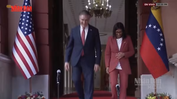 [Video] Mỹ dỡ trừng phạt Tổng thống lâm thời Venezuela D. Rodriguez 