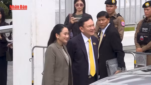 [Video] Cựu Thủ tướng Thái Lan Thaksin Shinawatra được ân xá 