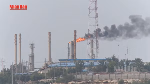 [Video] Xuất khẩu dầu Vùng Vịnh giảm gần 50% do căng thẳng ở Eo biển Hormuz 