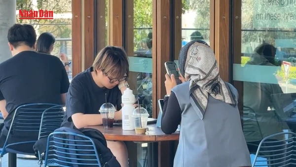 [Video] Australia bắt đầu áp dụng lệnh cấm mạng xã hội với trẻ em dưới 16 tuổi 