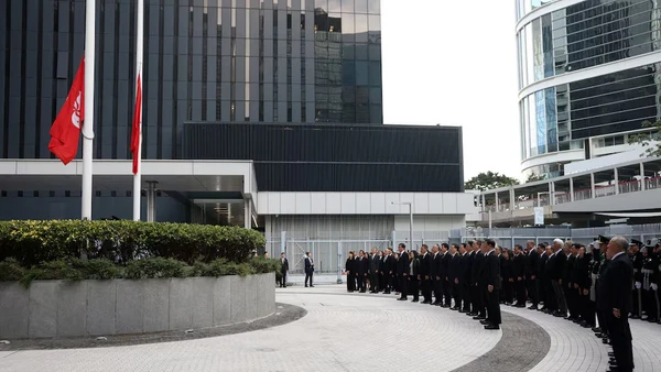 [Video] Hong Kong, Trung Quốc tưởng niệm 128 nạn nhân vụ cháy chung cư, hơn 200 người vẫn mất tích 