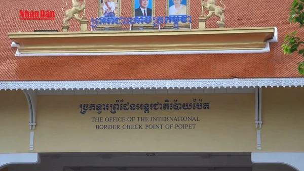 [Video] Thái Lan muốn hồi hương hàng nghìn công dân mắc kẹt tại Campuchia 