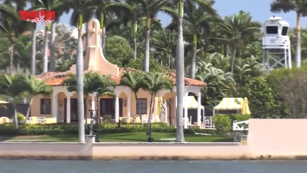 [Video] Mật vụ Mỹ bắn hạ kẻ mang súng xâm nhập tư dinh của Tổng thống D. Trump 