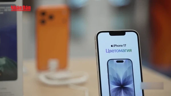 [Video] Bất chấp các lệnh trừng phạt, doanh số iPhone 17 tại Nga tăng cao 