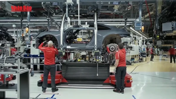 [Video] EU xem xét nới mục tiêu phát thải, cho phép xe xăng tồn tại sau 2035 