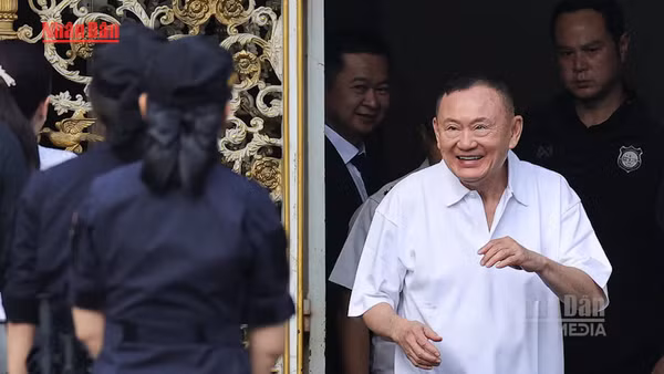 [Video] Cựu Thủ tướng Thái Lan Thaksin Shinawatra được ra tù 