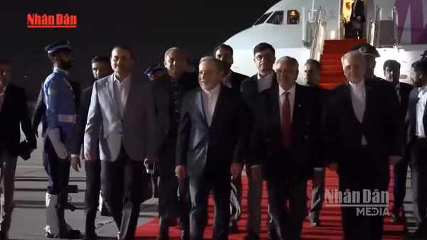 [Video] Mỹ - Iran cử đoàn đàm phán tới Pakistan nhưng không hội đàm trực tiếp 