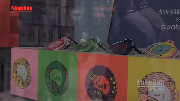 [Video] Hỗn loạn bùng phát tại Milan, Italy vì bộ sưu tập đồng hồ Swatch x AP 