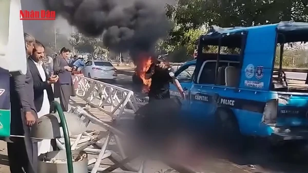 [Video] Đánh bom liều chết ở thủ đô Pakistan khiến 12 người thiệt mạng 