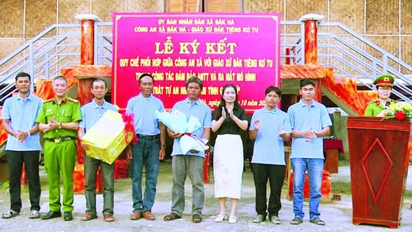 Phát Hiện 18 Hài Cốt Liệt Sĩ Tại Xã Ia Boòng, Tỉnh Gia Lai Tổ Điều Hành Mô Hình “Trật Tự An Ninh, Thắm Tình Giáo Xứ” Tại Lễ Ký Kết.